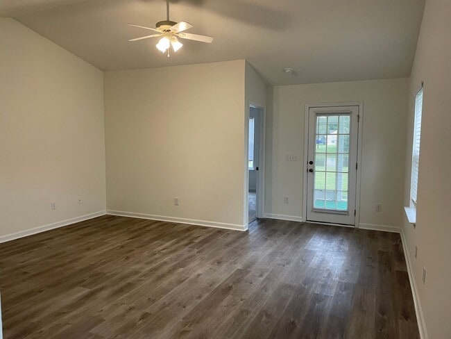 Building Photo - Lovely 3 Bed/2 Bath home in the Inverness (River Oaks)!