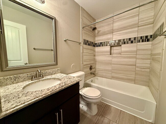 Building Photo - 4 Bedroom Home Close to Zaragoza and Montana!