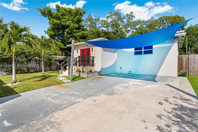 Building Photo - 1526 SW 20th Ave