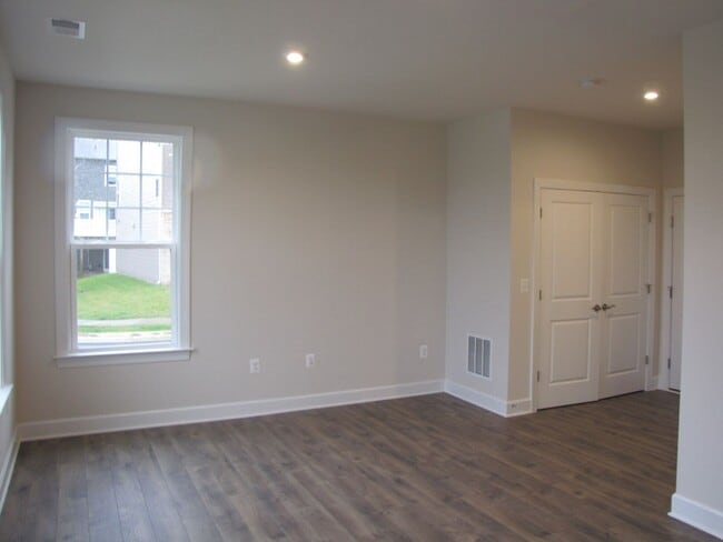 Building Photo - End Unit Townhouse Haymarket