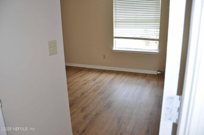 Building Photo - 2105 Hovington Cir W