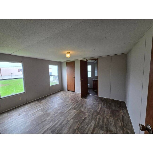 Building Photo - 301 Reid Ct