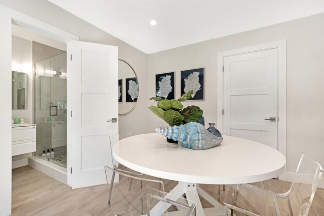 Building Photo - 5821 NE 14th Way