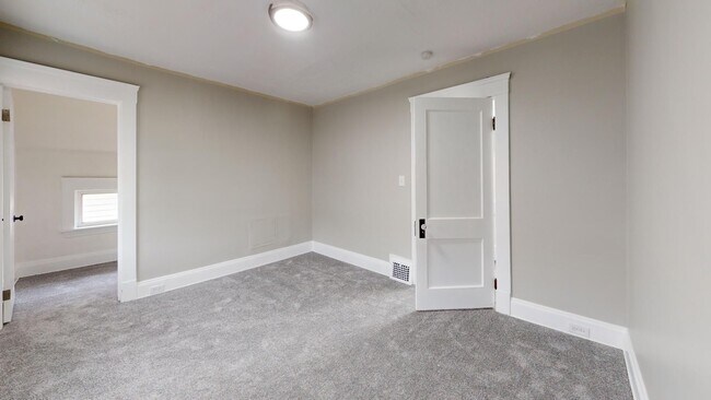 Building Photo - Old Brooklyn Area - 3 Bedroom Single Famil...