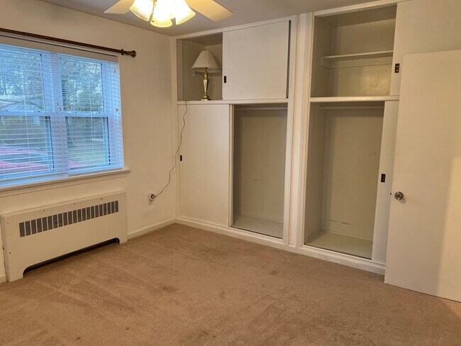 Building Photo - 405 Hemlock Dr SE