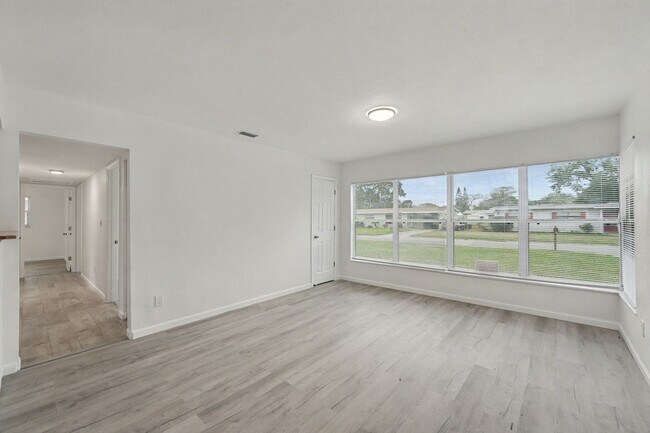 Building Photo - Move in ready!