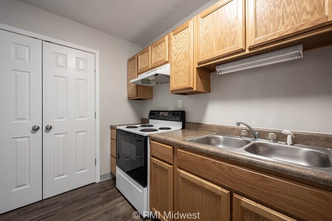 Building Photo - "Charming Studio Retreat in Indianapolis w...