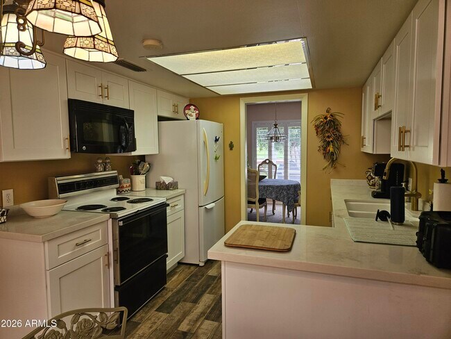 Building Photo - 6851 E Golden Hills Way
