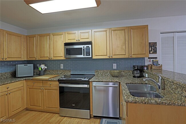 Building Photo - 15460 Bellamar Cir