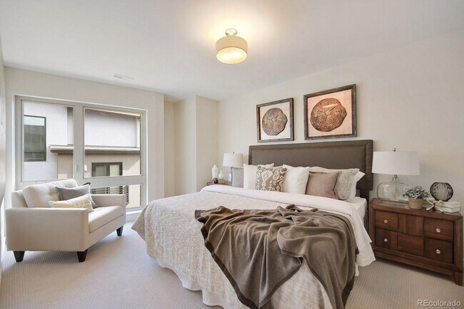 Building Photo - You’ll fall in LOVE with the VIEW! Convenient Location!