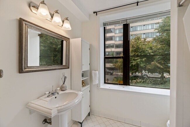 Building Photo - Kalorama Two Bedroom Duplex on Quiet Street! Private Patio/Decorative Fireplace & More!