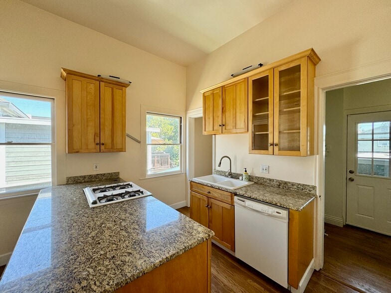 Kitchen - 1910 Union St