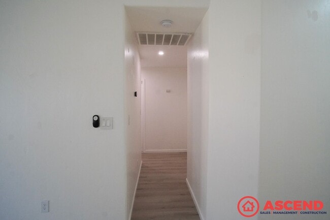 Building Photo - Beautiful Home Off Merle Haggard Dr!