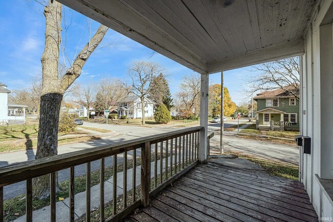 Building Photo - 3 bedroom available for immediate move i!