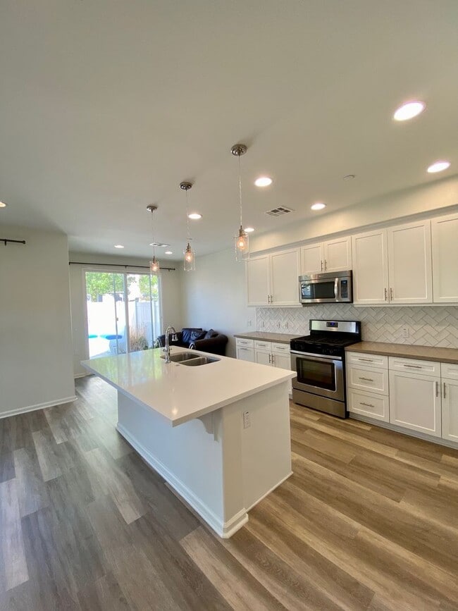 Building Photo - Executive and Upgraded 3-Bedroom Townhome in South Temecula!
