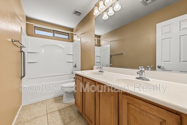 Building Photo - 2346 N Monticello Dr
