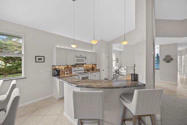Building Photo - 6864 Ascot Dr