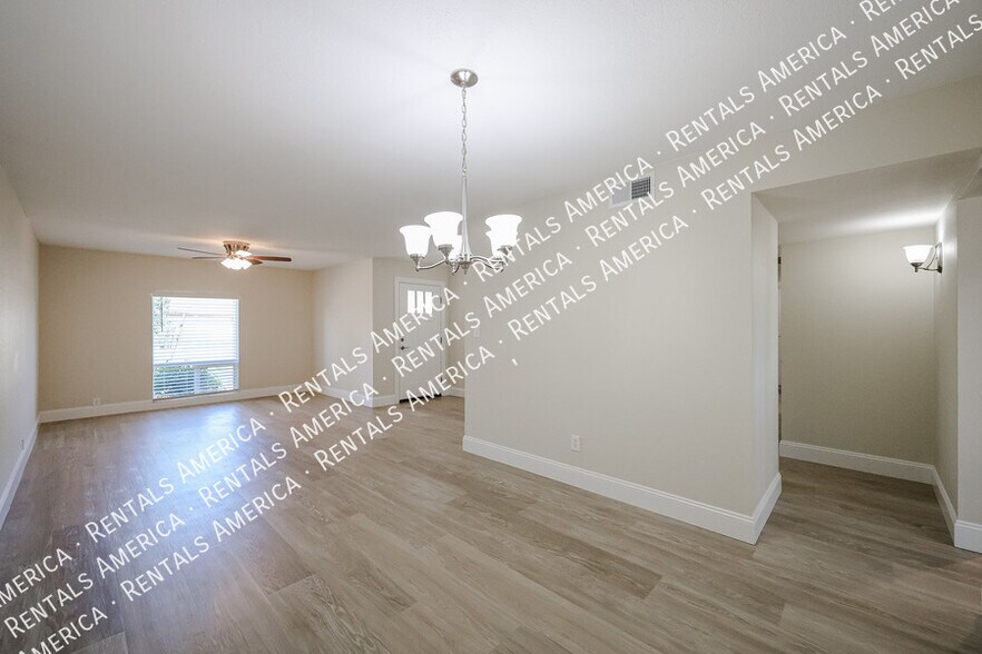 Building Photo - 11621 N 30th St