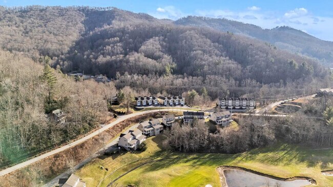 Building Photo - 270 Creatwood Trail