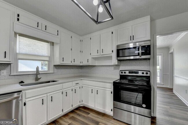 Building Photo - 1530 Plunketts Rd