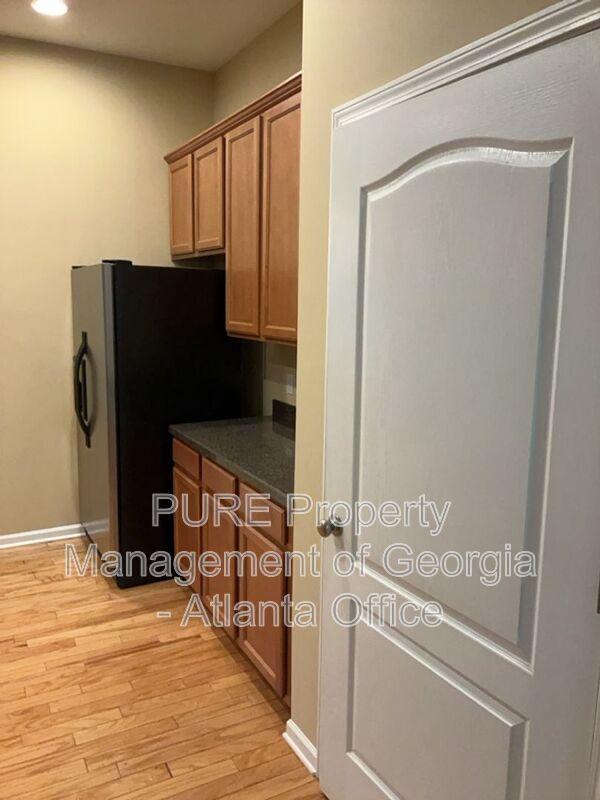 Building Photo - 1555 River Park Blvd