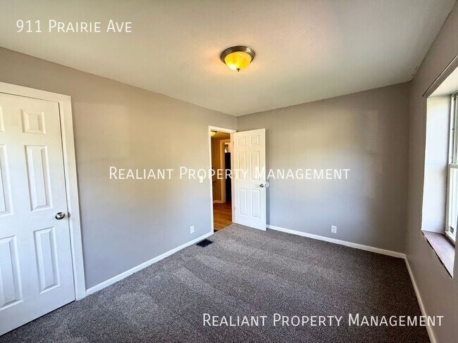 Building Photo - 911 Prairie Ave