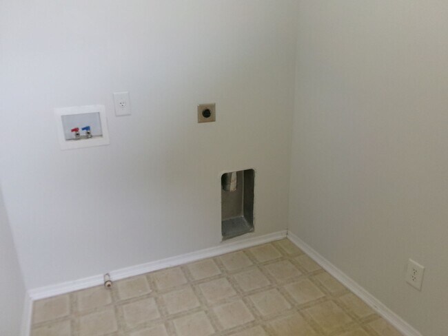 Building Photo - 3 bedroom, 2.5 bath home located in Bellegrove Preserve