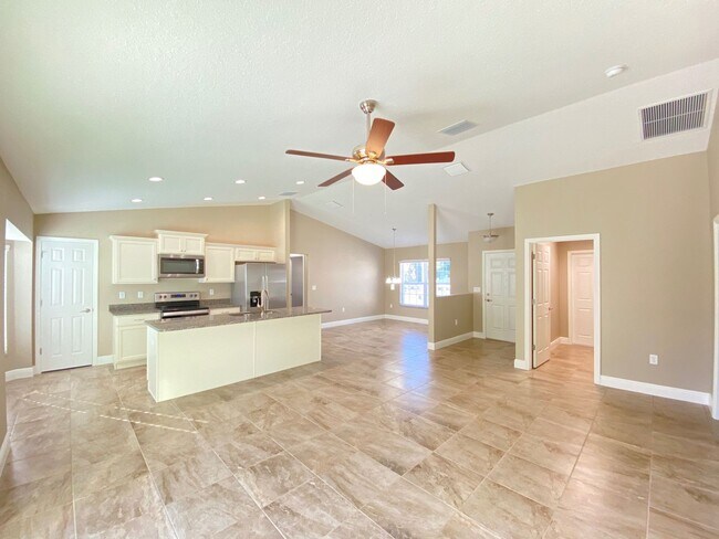 Building Photo - Desirable SW Ocala Neighborhood 3/2/2 **WON"T LAST**