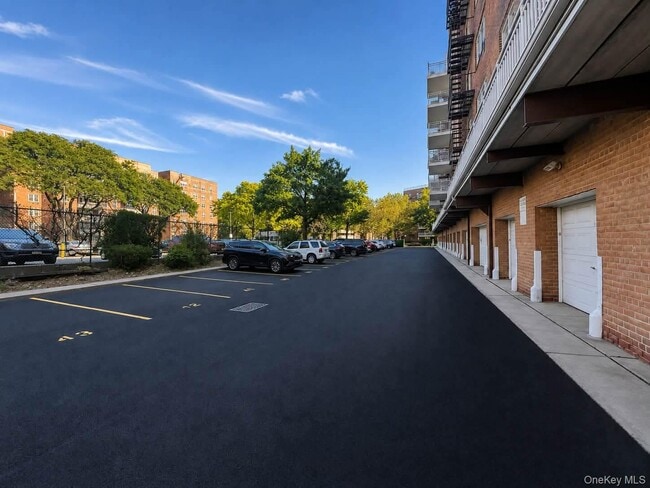 Building Photo - 86-11 151st Ave