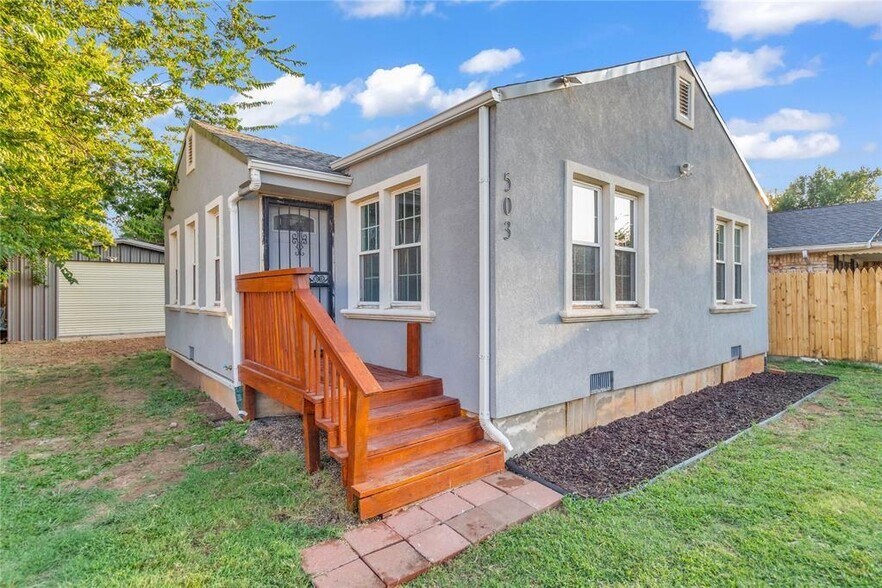 Building Photo - 503 W Martin St