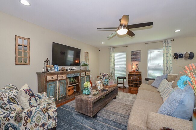 Building Photo - 10264 Briar Forest Dr