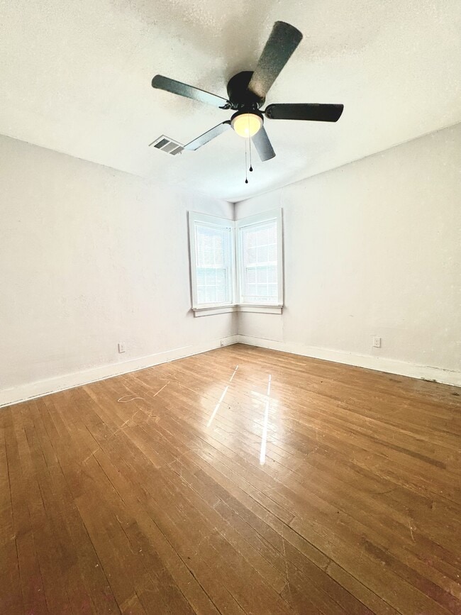 Building Photo - 1326 Hillcrest St