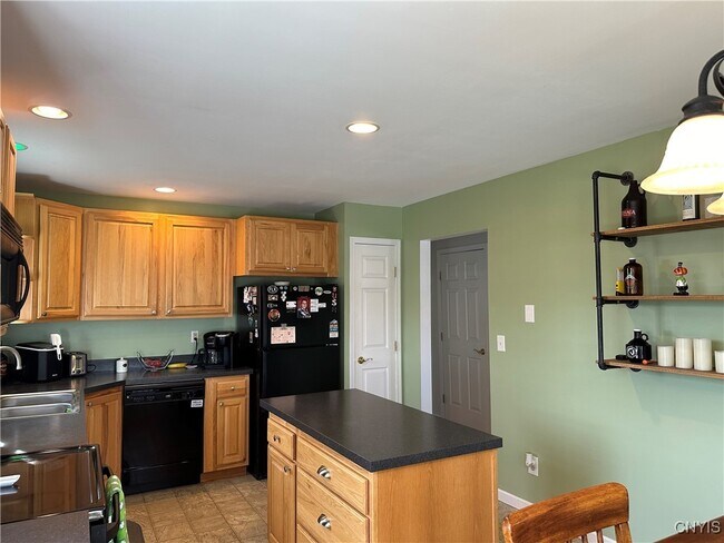 Building Photo - 737 Sleepy Hollow Rd