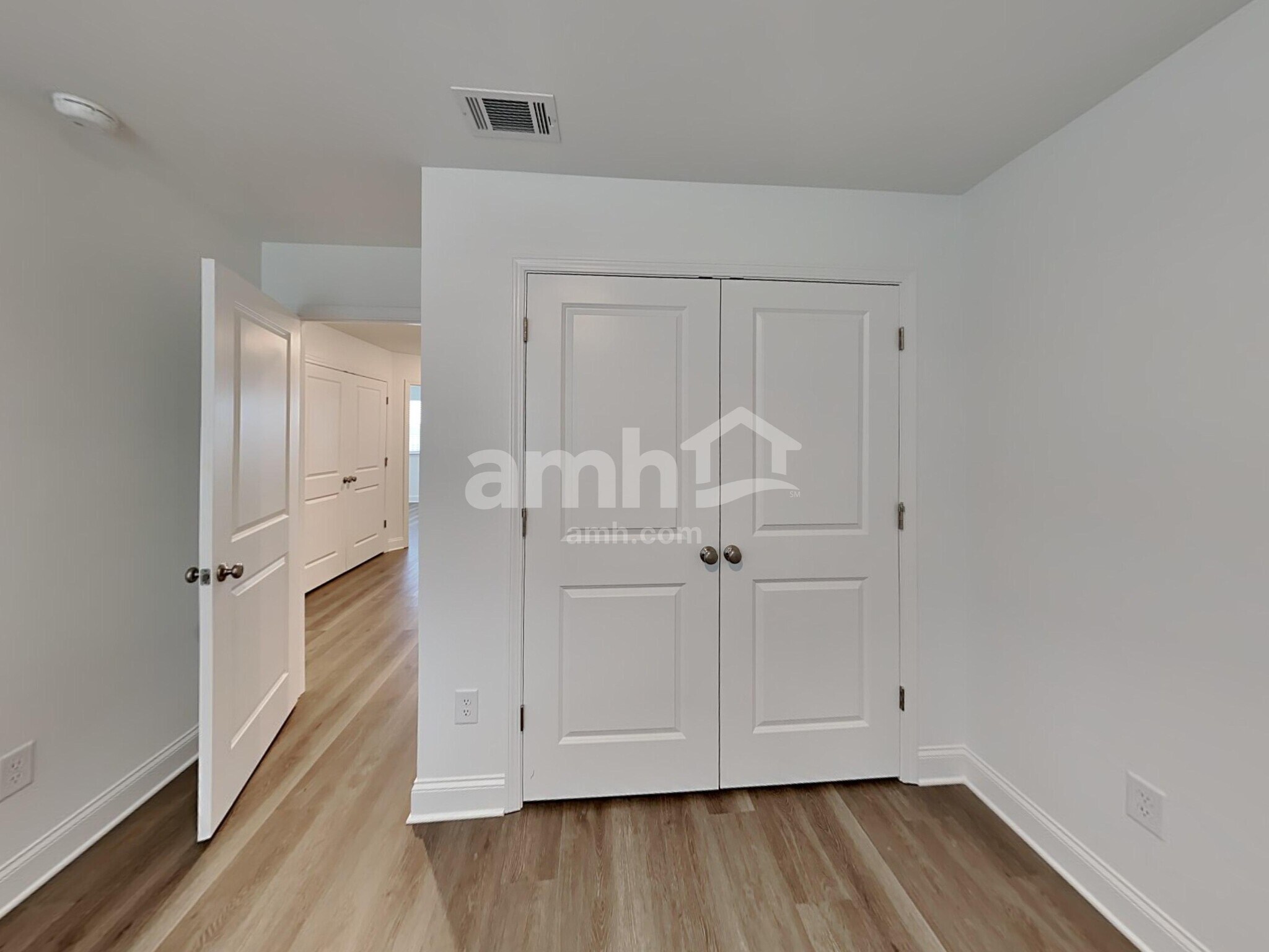 Building Photo - 30 Hickory Ct