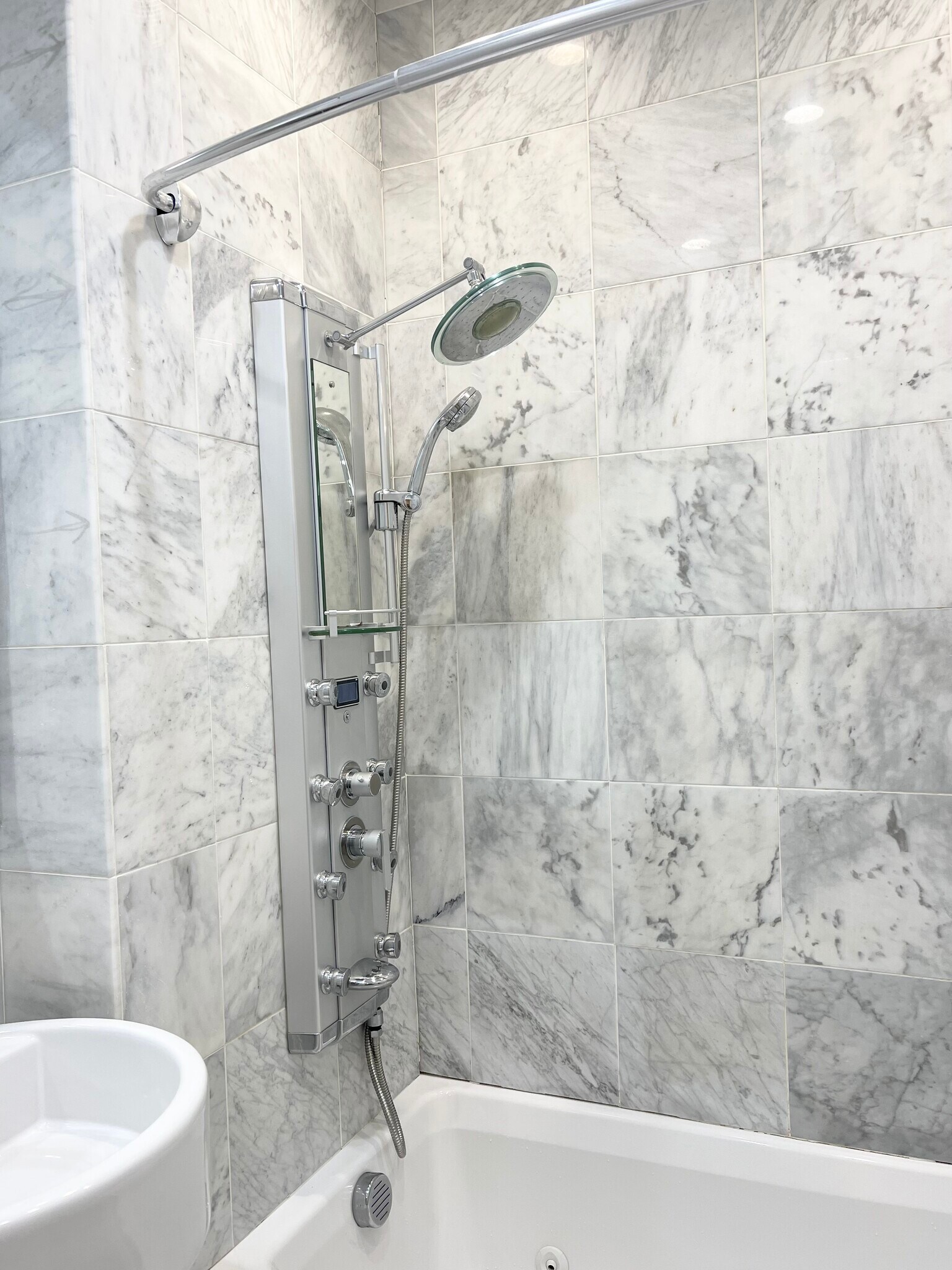 Building Photo - 60 Cameron St