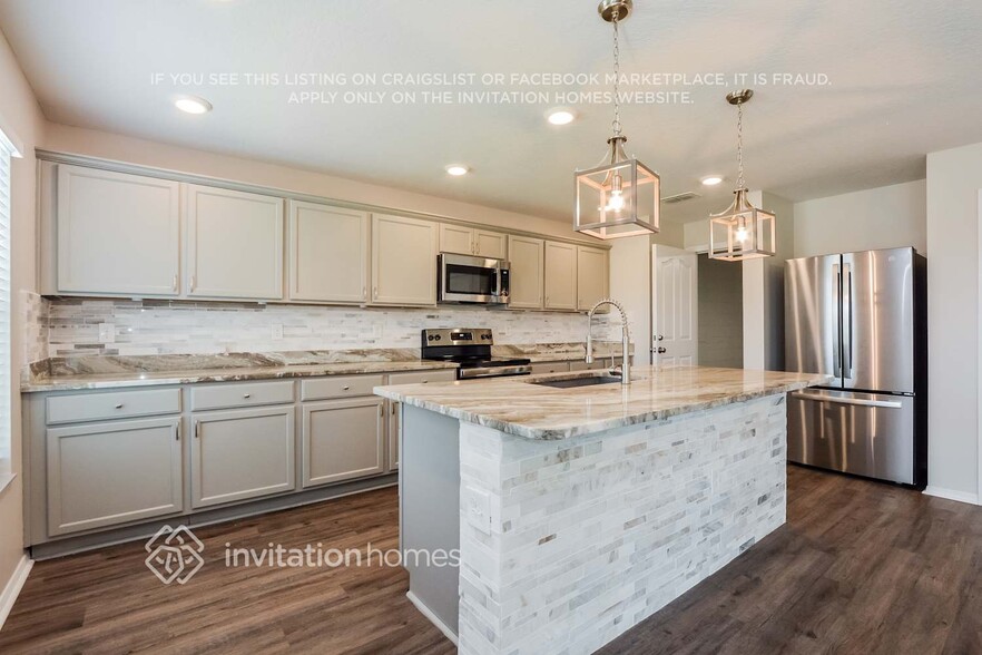 Building Photo - 13743 Laranja St