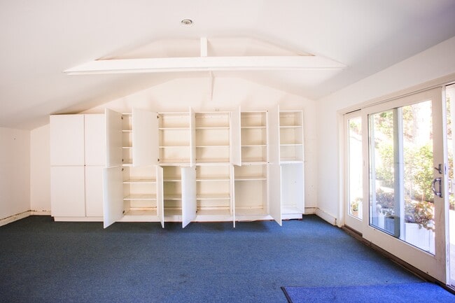 Building Photo - 845 Norman Ln
