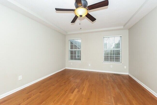 Building Photo - 1807 Meadowglen Cir