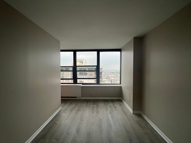 Building Photo - 1560 N Sandburg Terrace
