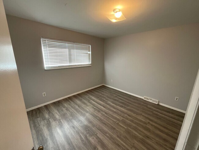 Building Photo - 3753-3763 W 89th Way