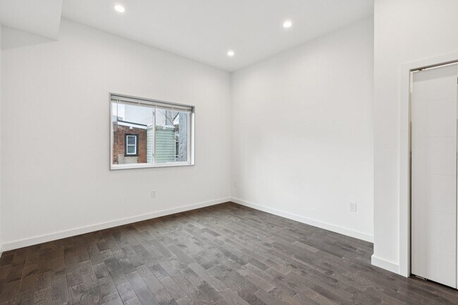 Building Photo - 2028 E Fletcher St