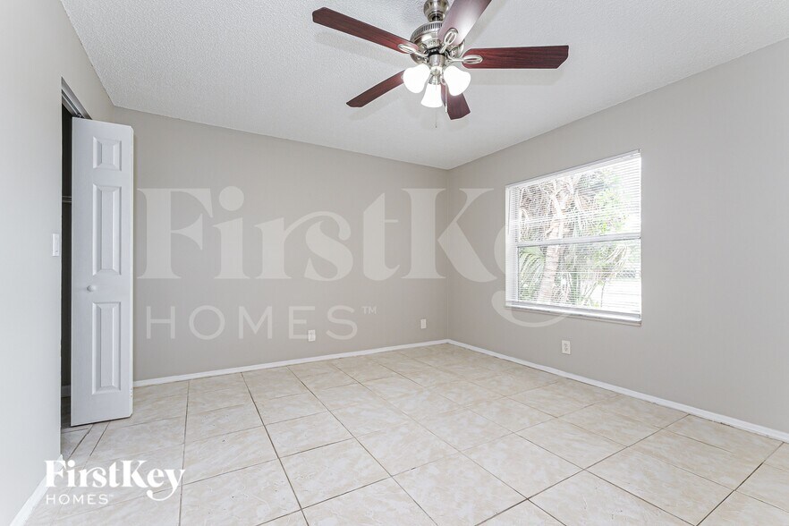 Building Photo - 6129 Moonbeam Dr