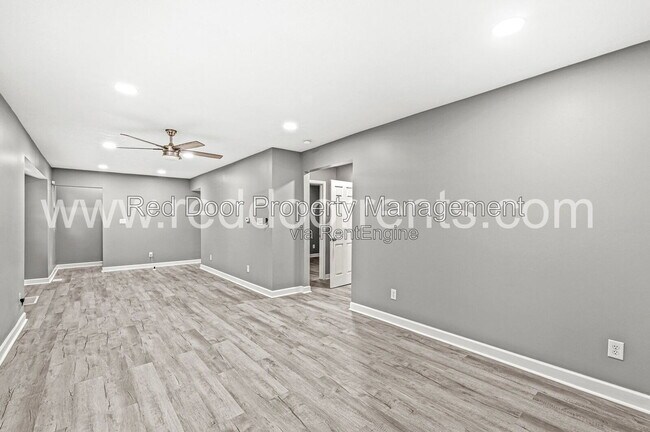 Building Photo - 3340 N Sherman Dr