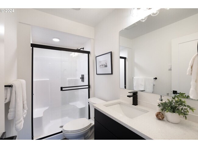 Building Photo - 617 SW Lobelia St