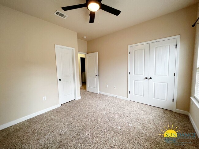 Building Photo - Stunning 4 Bedroom Home in Crestview!