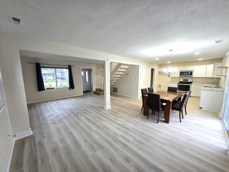 Building Photo - 3912 Riverside Cir