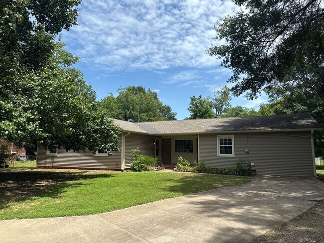 Primary Photo - 204 N 57th St