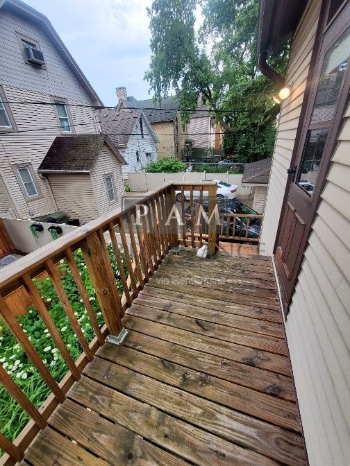 Building Photo - 919 E Brady St