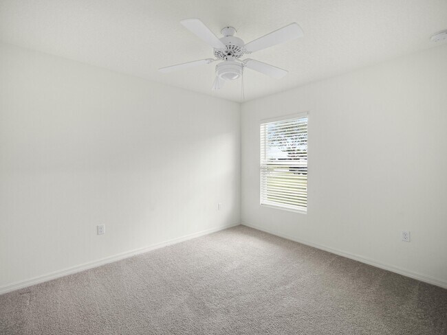 Building Photo - 544 SE Whitmore Dr