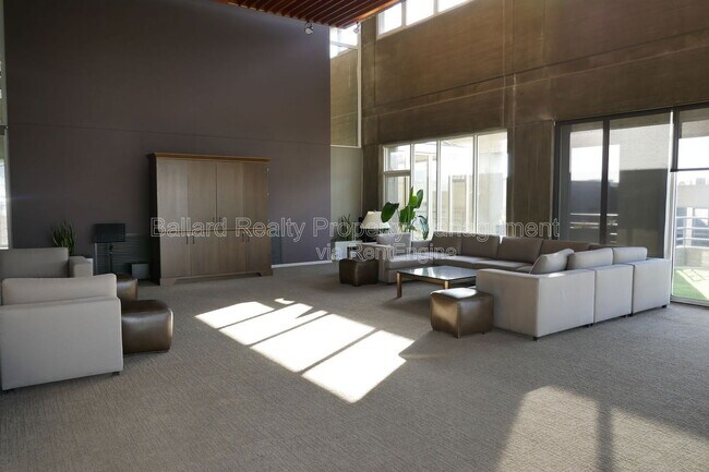 Building Photo - 2125 1st Ave